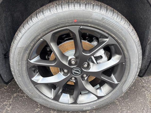 New 2026 Diamond Black Crystal Pearl-Coat Exterior Paint Chrysler Limited image 29
