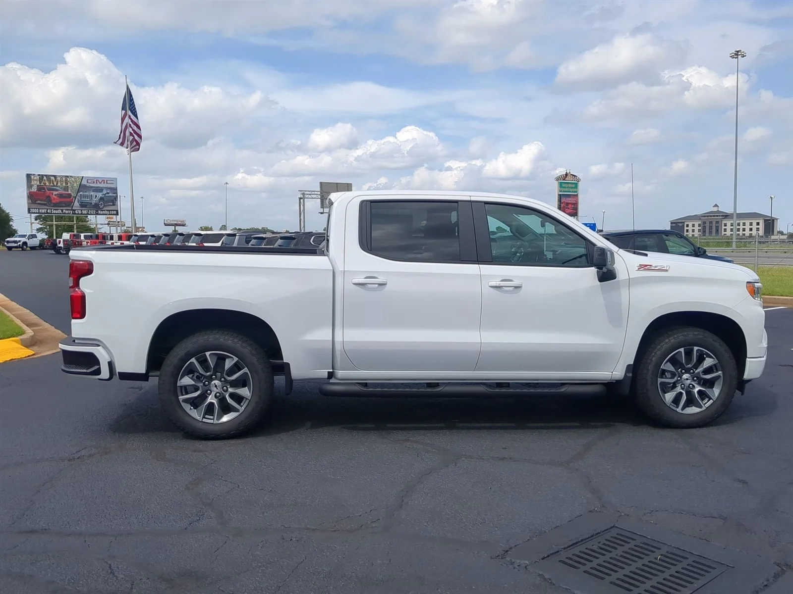 New 2026 Summit White Chevrolet RST image 9