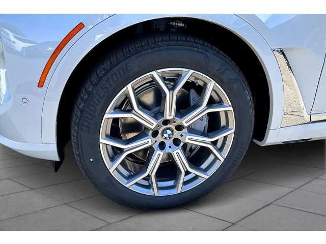 New 2026 Mineral White Metallic BMW xDrive40i image 11