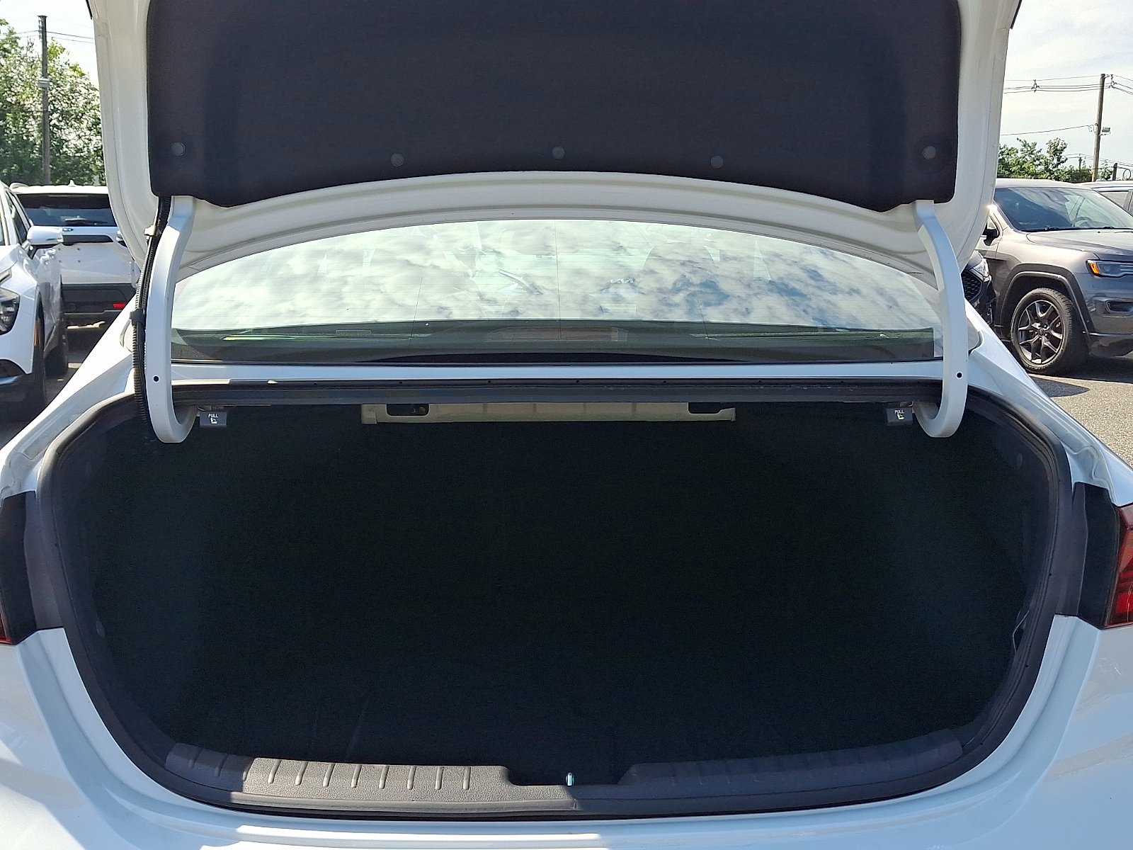 Used 2023 Snow White Pearl - SWP Kia GT-Line image 28