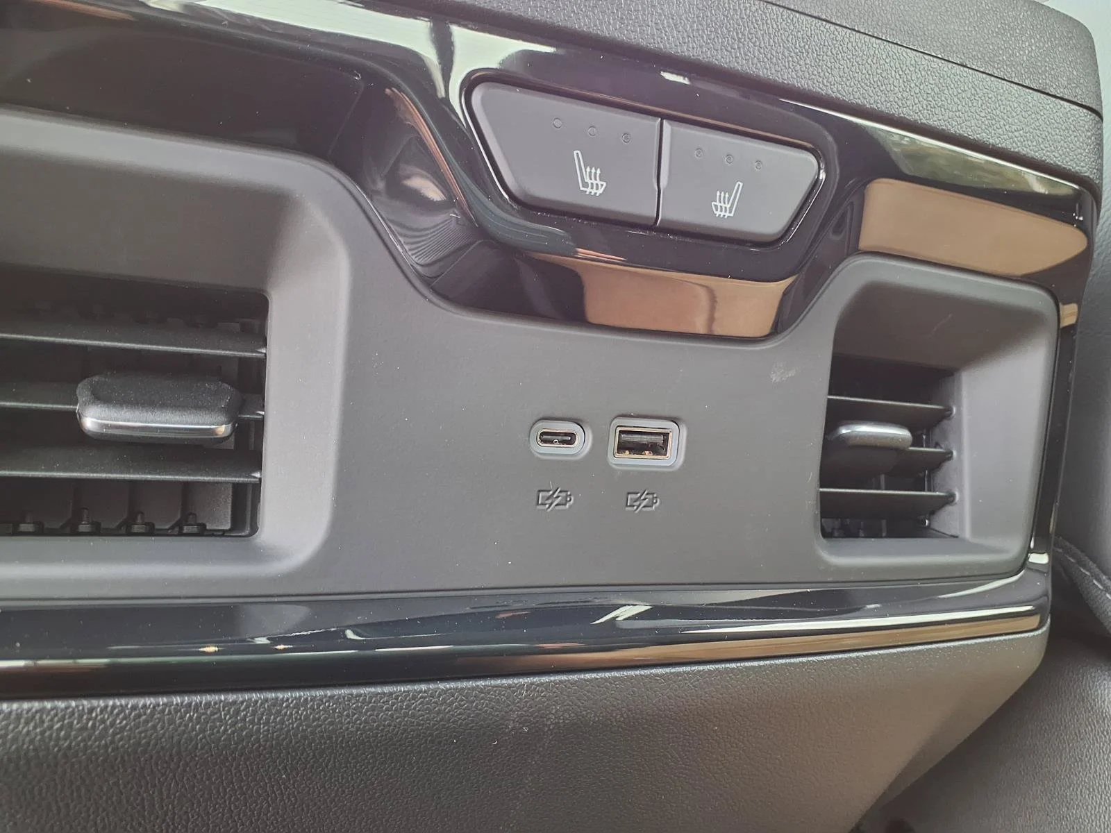 2026 GMC Sierra 2500HD AT4X - Photo 19
