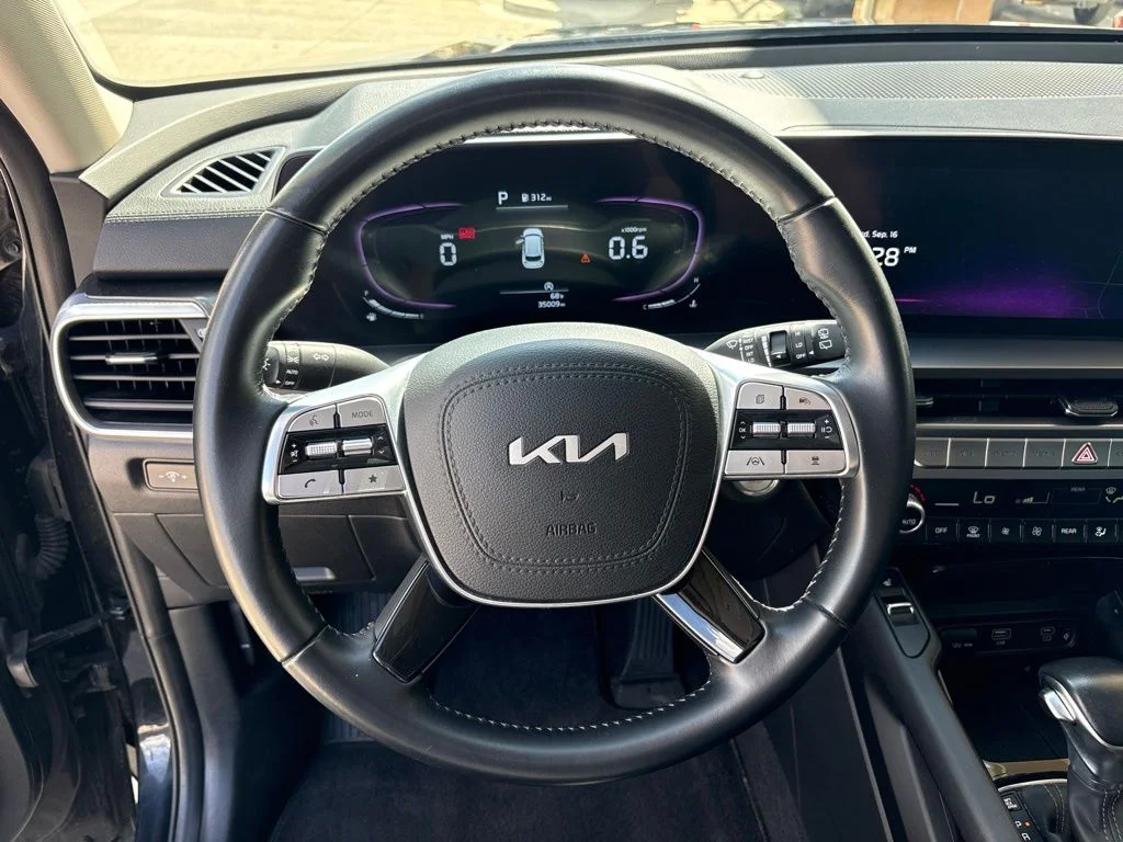 Used 2025 Black Kia S image 9