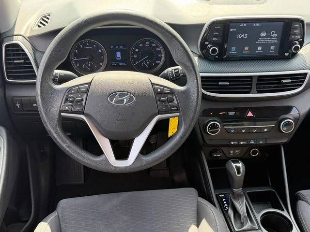 Used 2020 Black Hyundai SE image 12