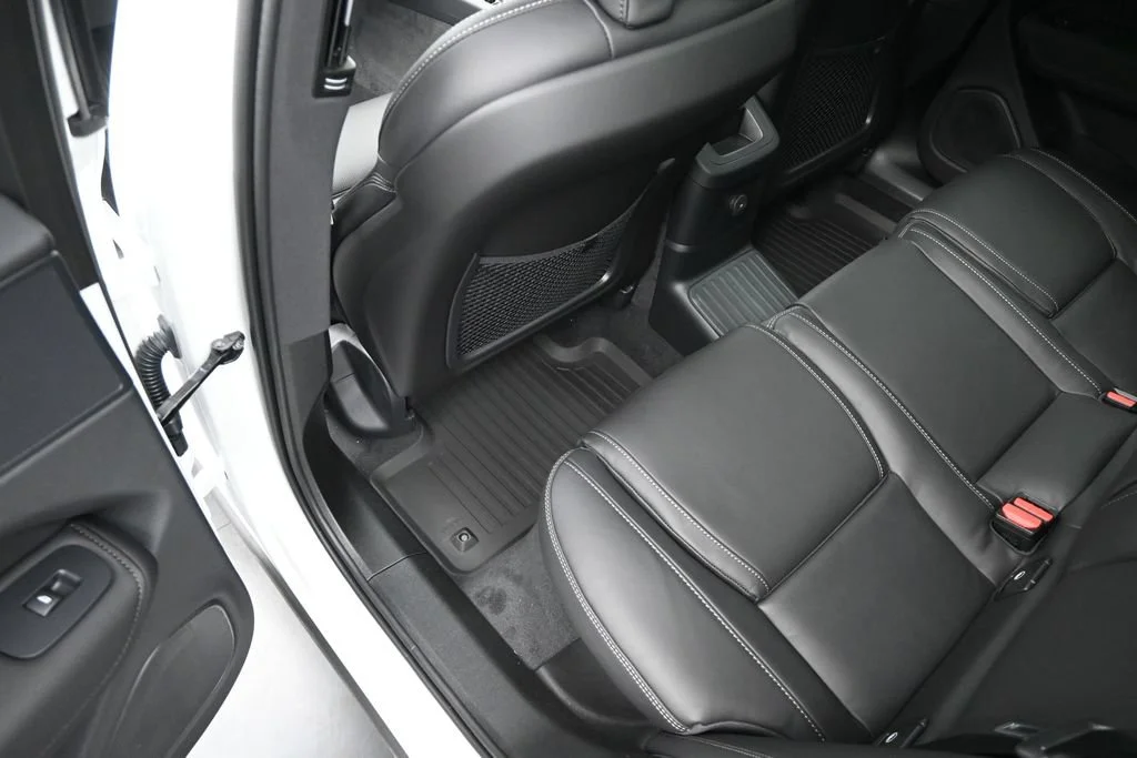 New 2027 Crystal White Volvo T8 Ultra image 11
