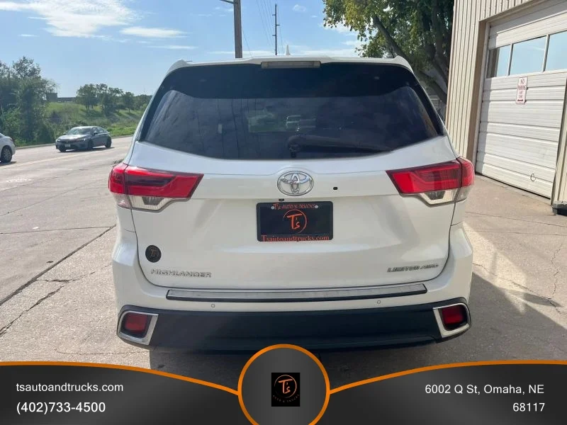 Used 2017 White Toyota Limited Sport Utility 4D image 7