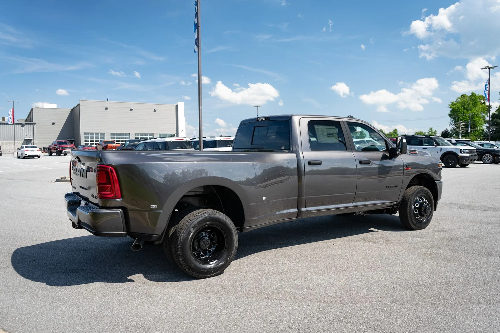 New 2026 Granite Crystal Metallic Clear-Coat Exterior Paint RAM Big Horn image 10