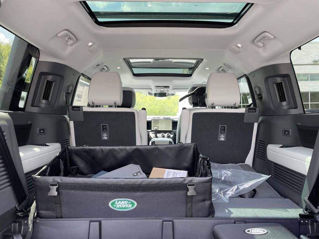 New 2026 Woolstone Green Land Rover S image 20