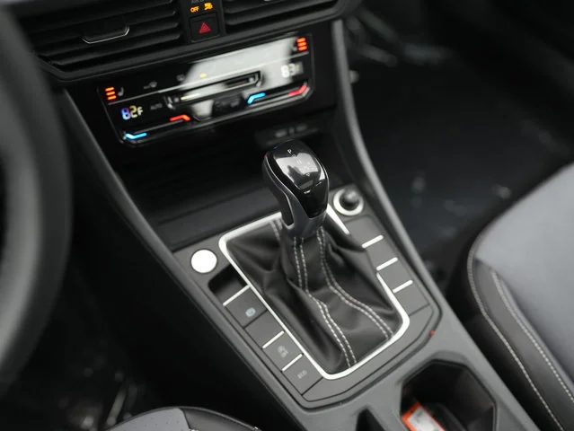 New 2026 Deep Black Pearl Volkswagen 1.5T SE image 15