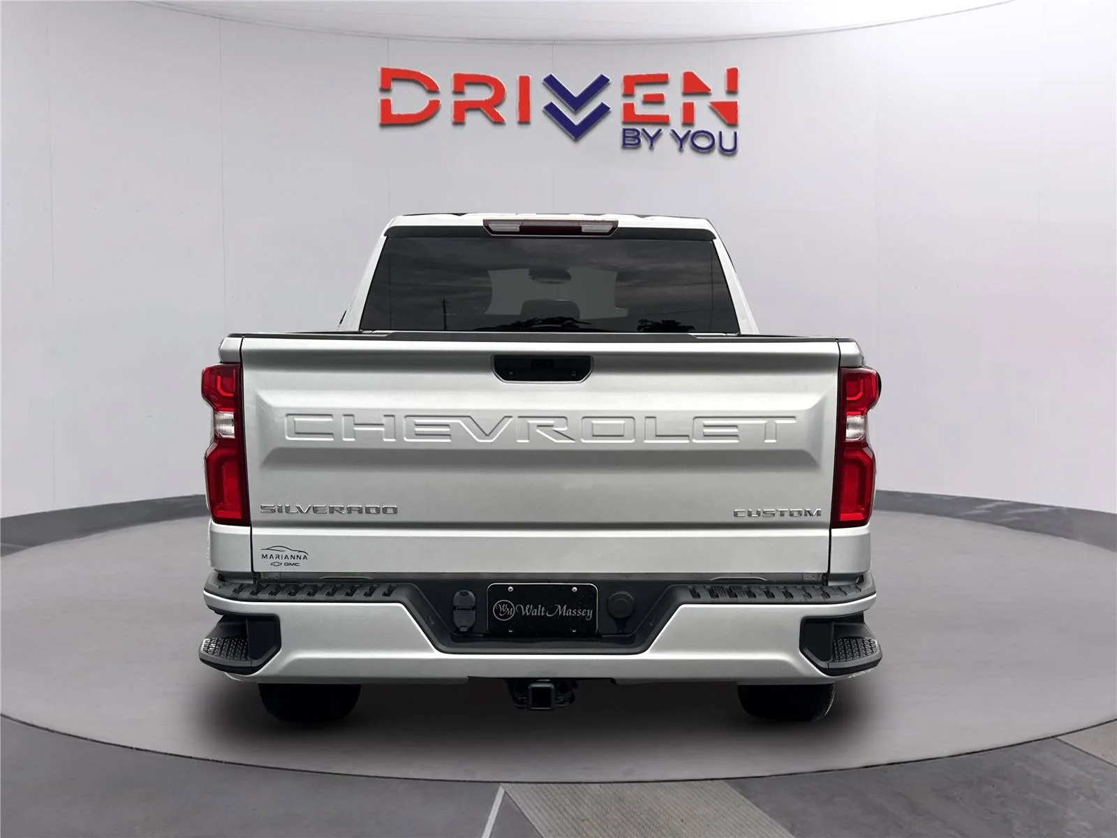 Used 2021 SILVER ICE METALLIC Chevrolet Custom image 5