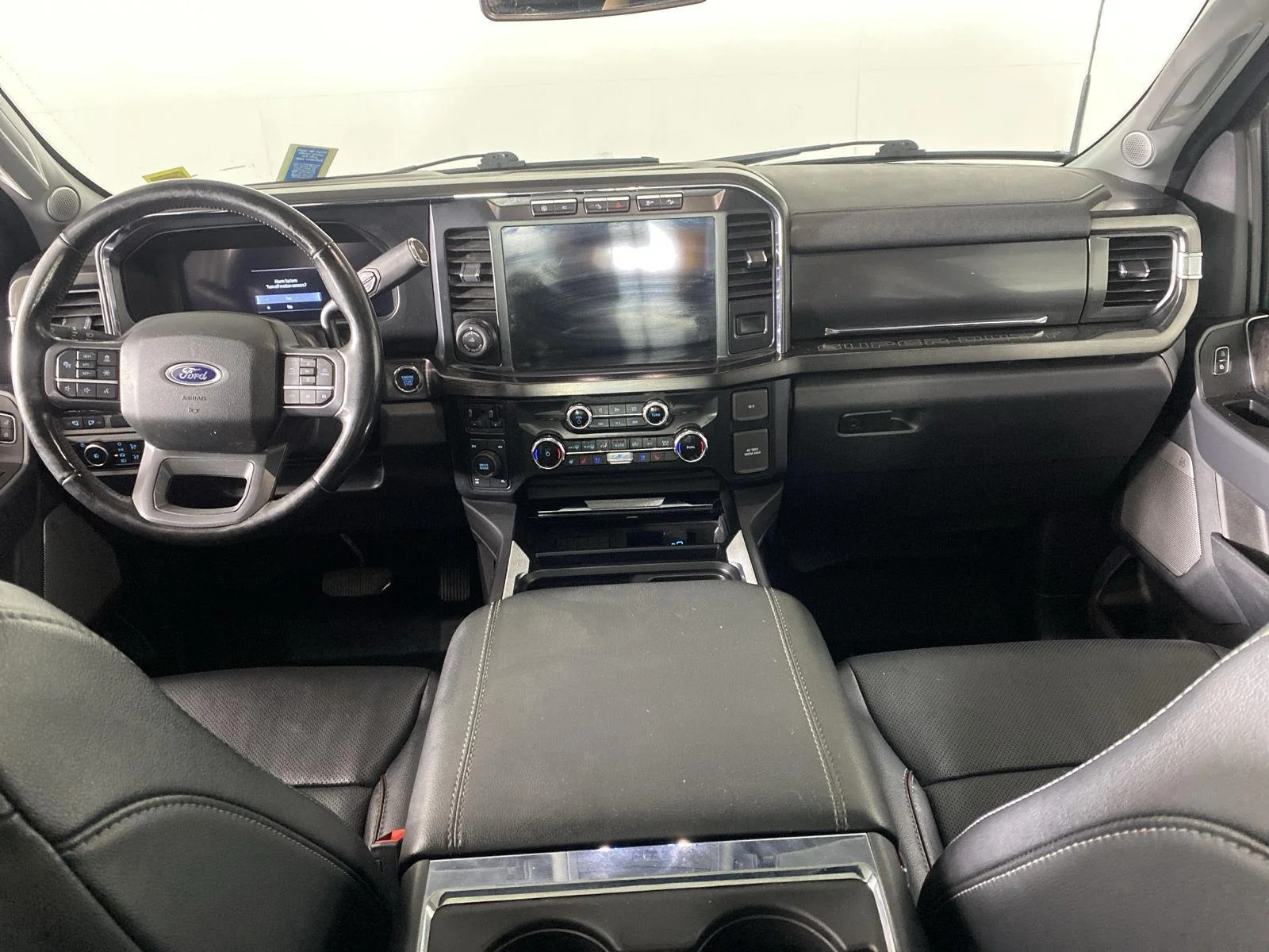 Used 2024  Ford LARIAT image 2