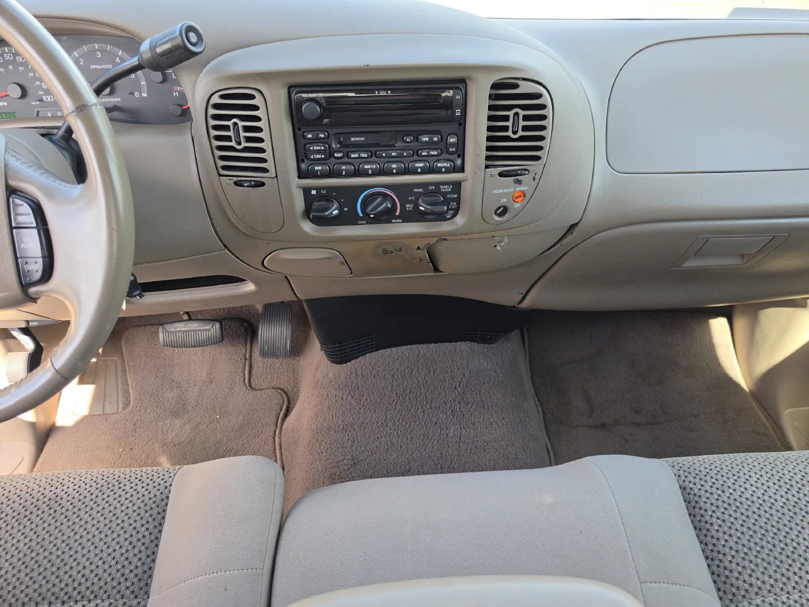 Used 2003 Red Ford  image 21