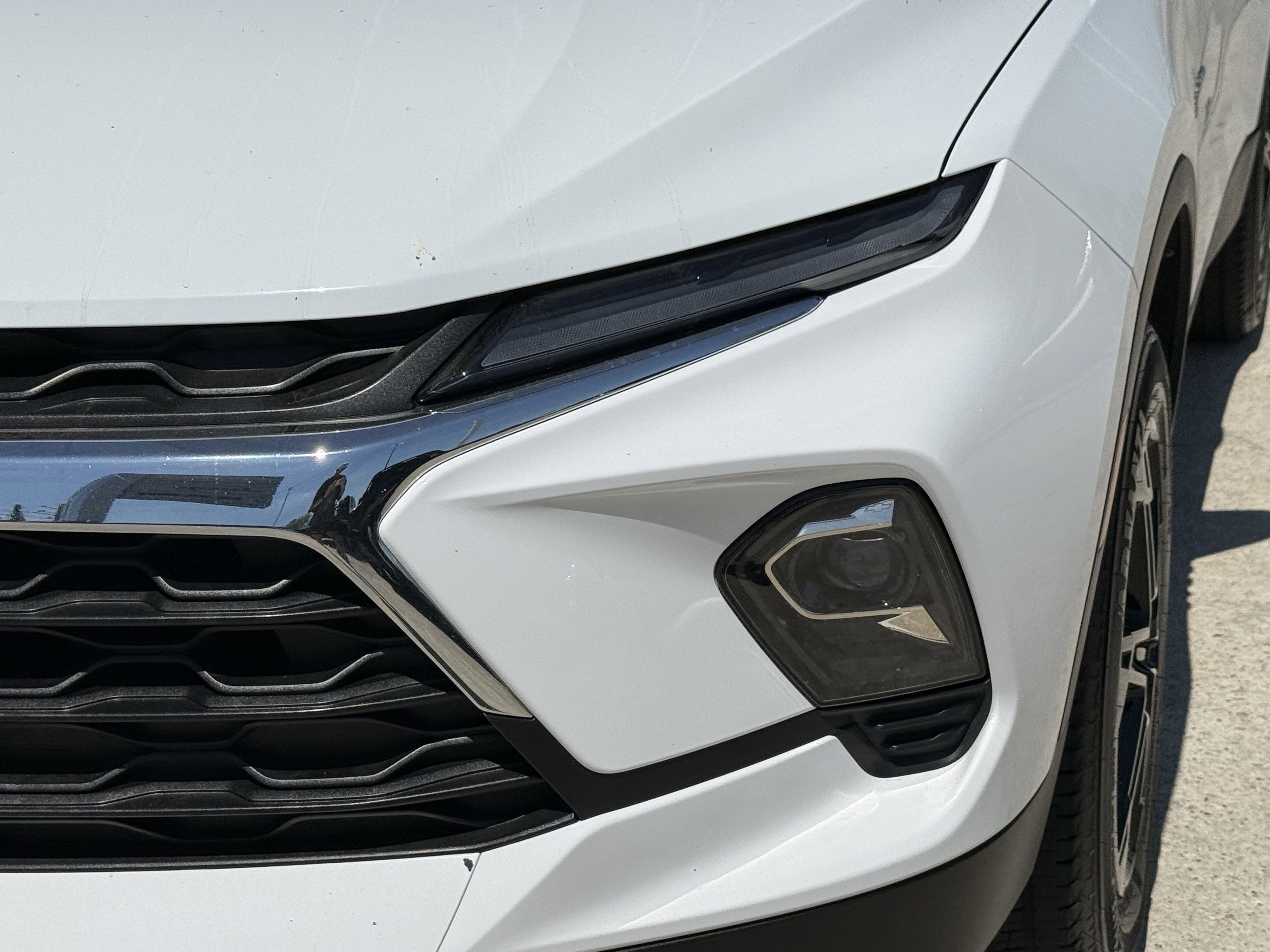 Used 2025 Summit White Chevrolet LT image 10