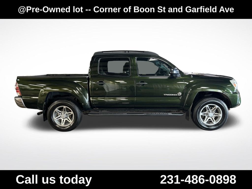 Used 2013 Green Toyota Base image 6