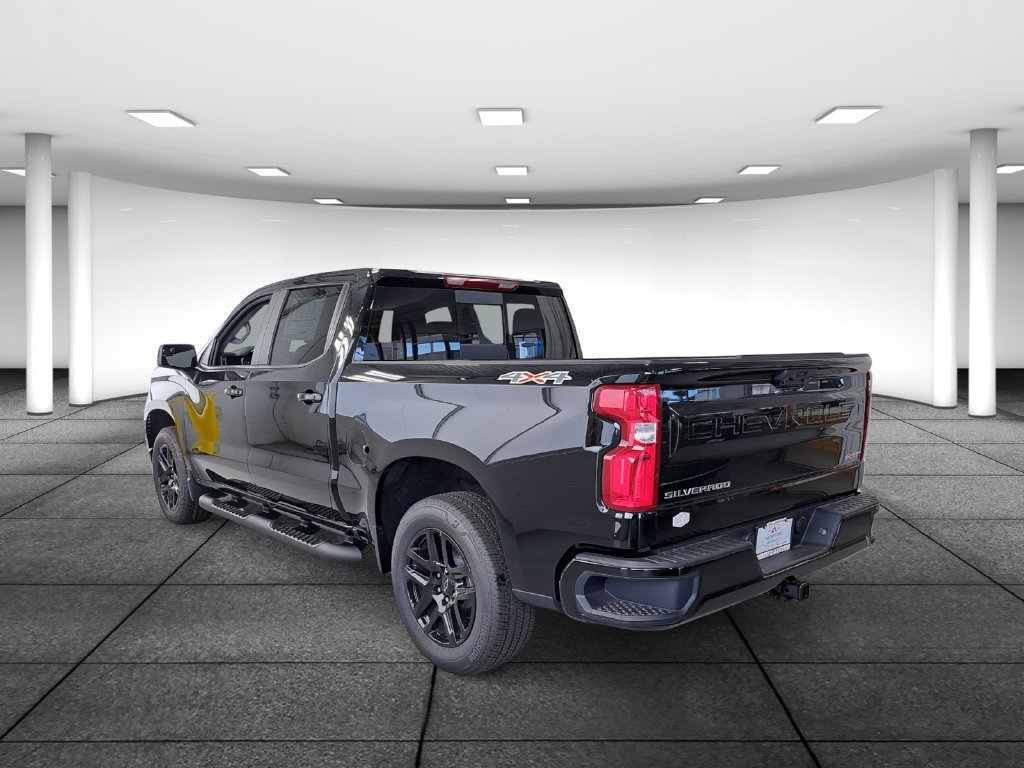 2026 Chevrolet Silverado 1500 RST Crew Cab Pickup Slide 5