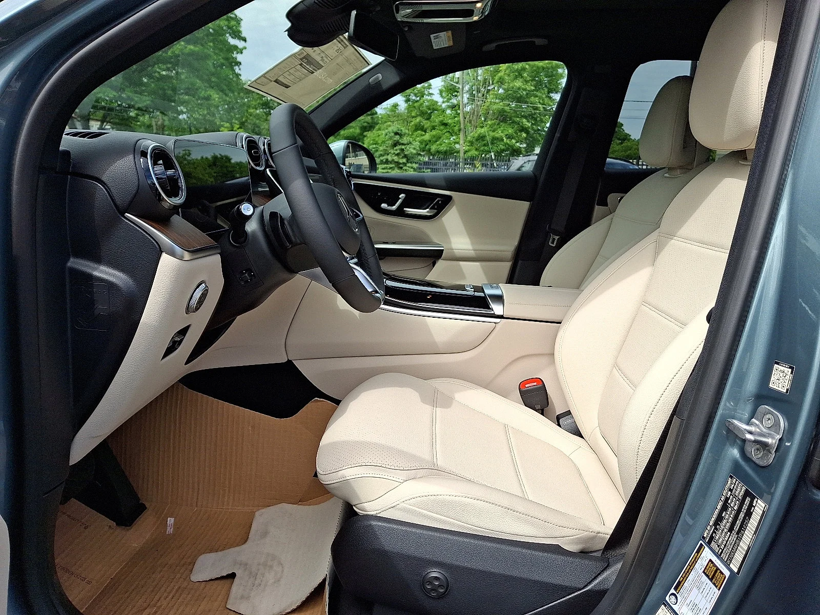 New 2026 Verde Silver Metallic Mercedes-Benz GLC 300 image 8