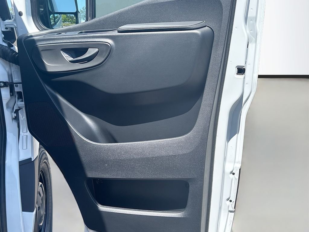 New 2026  Mercedes-Benz Cargo 170 WB image 21