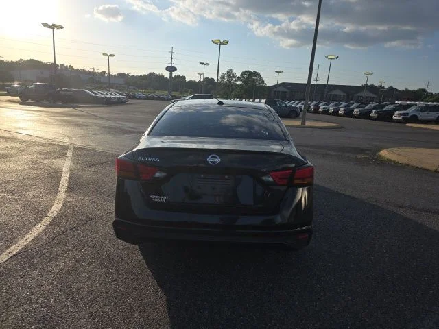 Used 2020 Black Nissan 2.5 S image 4