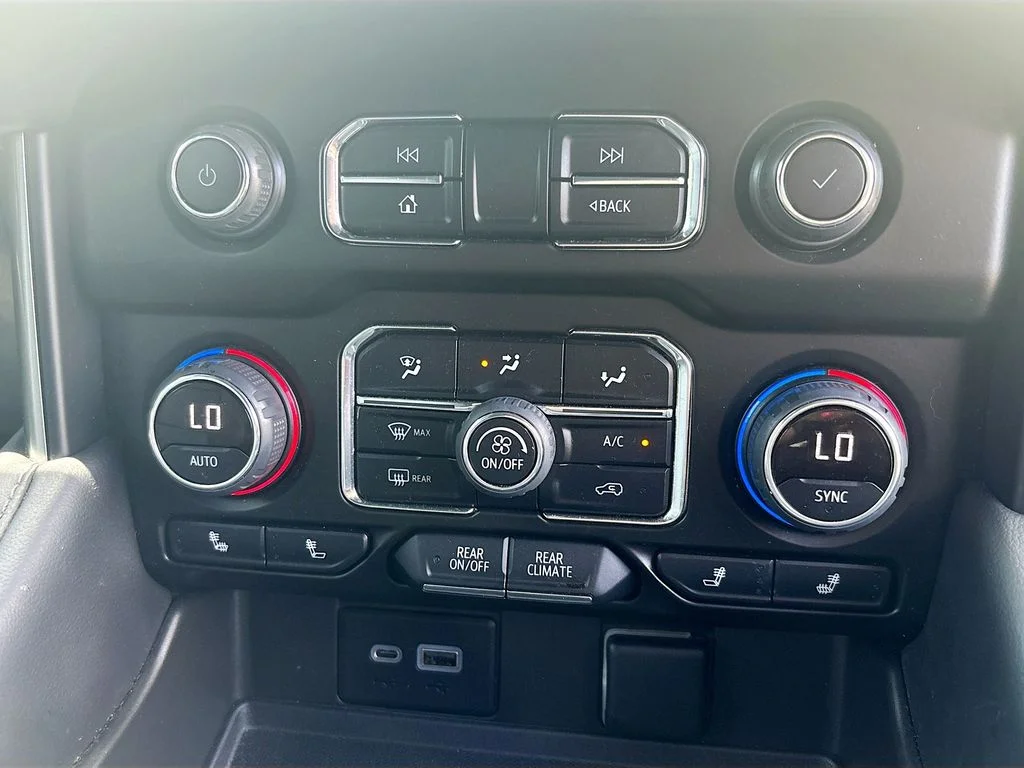 Used 2023 Blue Chevrolet Z71 image 30