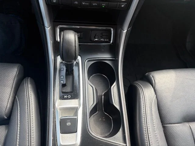 Used 2022 Silver Subaru Limited image 23