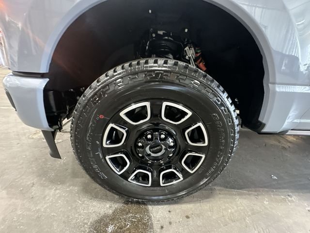 New 2026 Glacier Gray Metallic Tri-Coat Ford F-250® Platinum® image 23