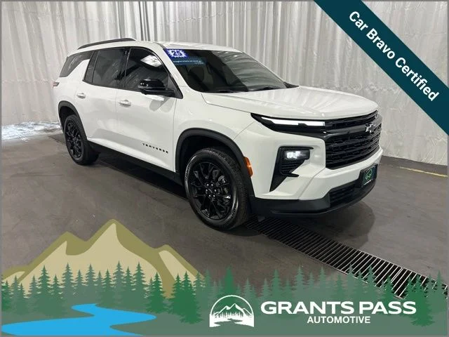 2025 Chevrolet Traverse FWD LT's photo