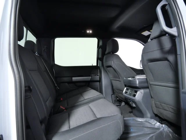 New 2026 Oxford White Ford XLT image 14
