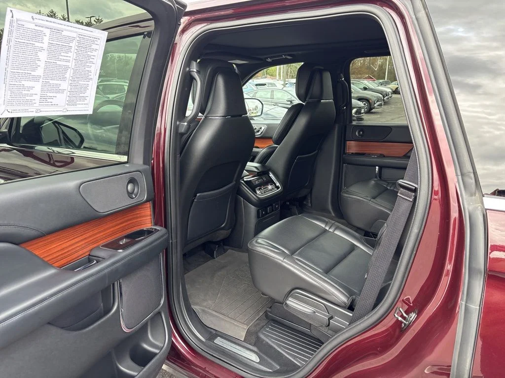 Used 2018 Burgundy Velvet Metallic Tinted Clearcoat Lincoln Select image 22