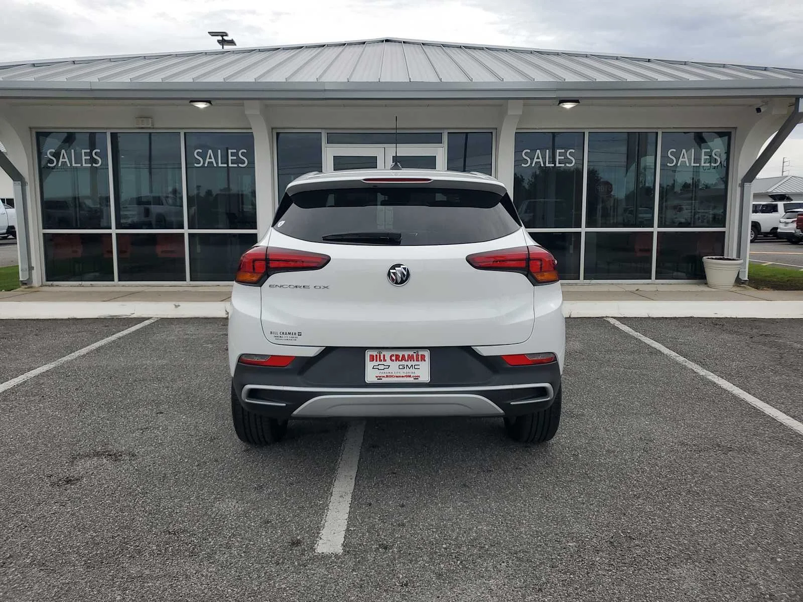 Used 2023 SUMMIT WHITE Buick Preferred image 5