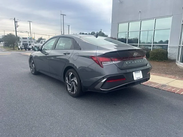 Used 2025 Gray Hyundai SEL Sport image 9