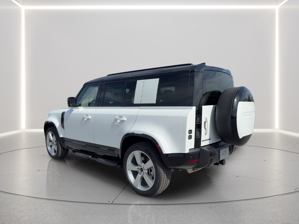 New 2026 Fuji White Land Rover X-Dynamic SE image 7