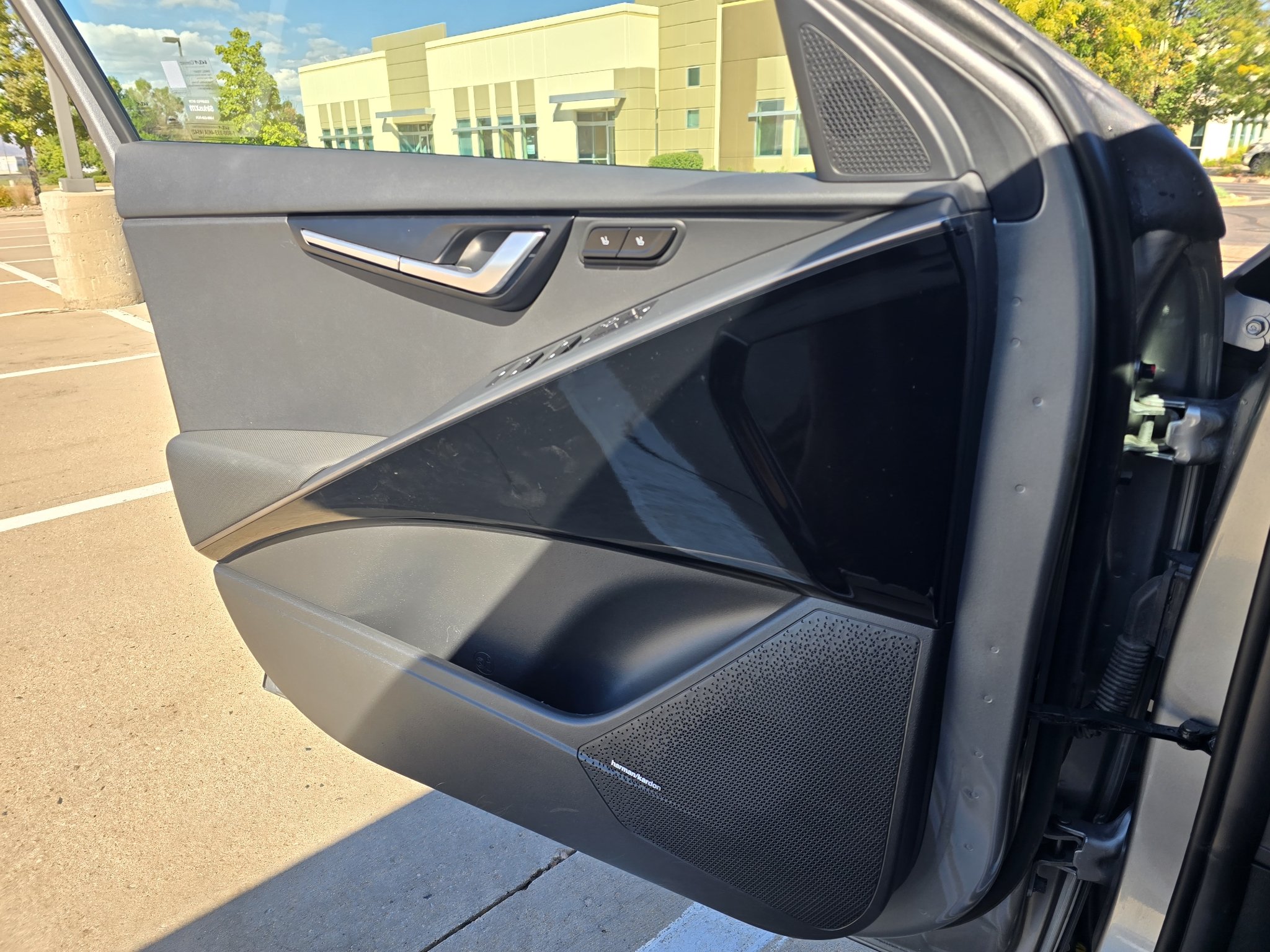 Used 2023 Steel Gray Kia Wave image 16