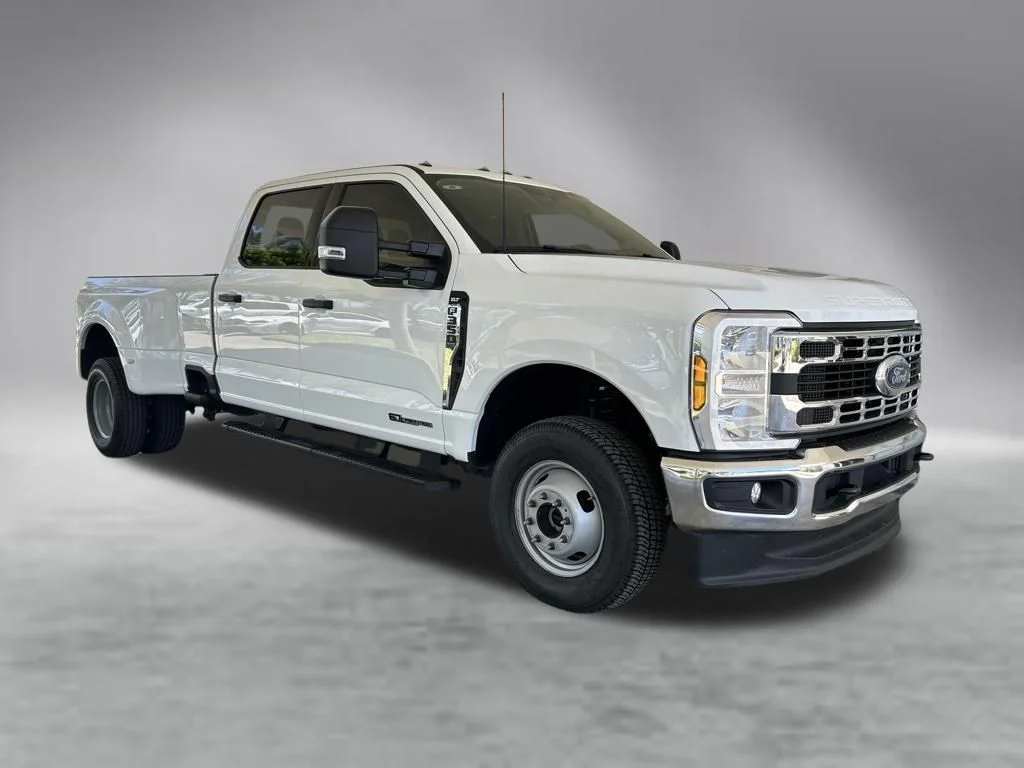Used 2026 White Ford XLT image 1