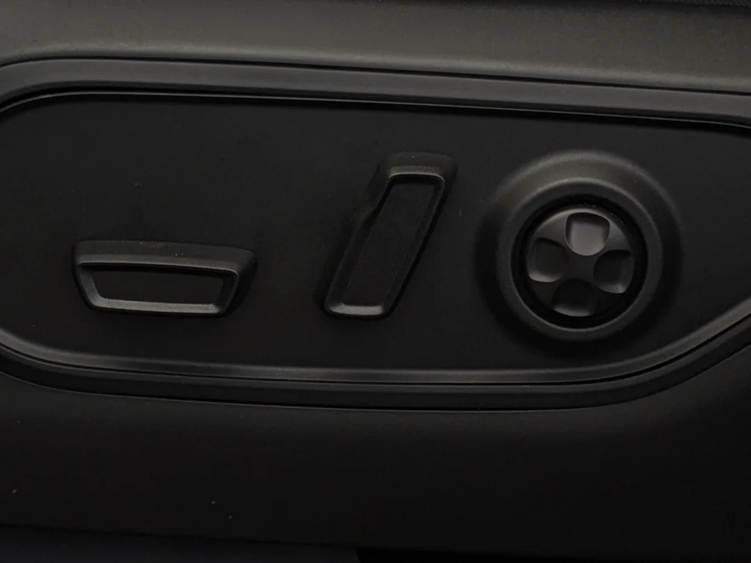 New 2026 Grey Jeep Altitude - - 4x4 - 20 Gloss Black Wheels - Remote Start - Capri Leatherette & More! image 14