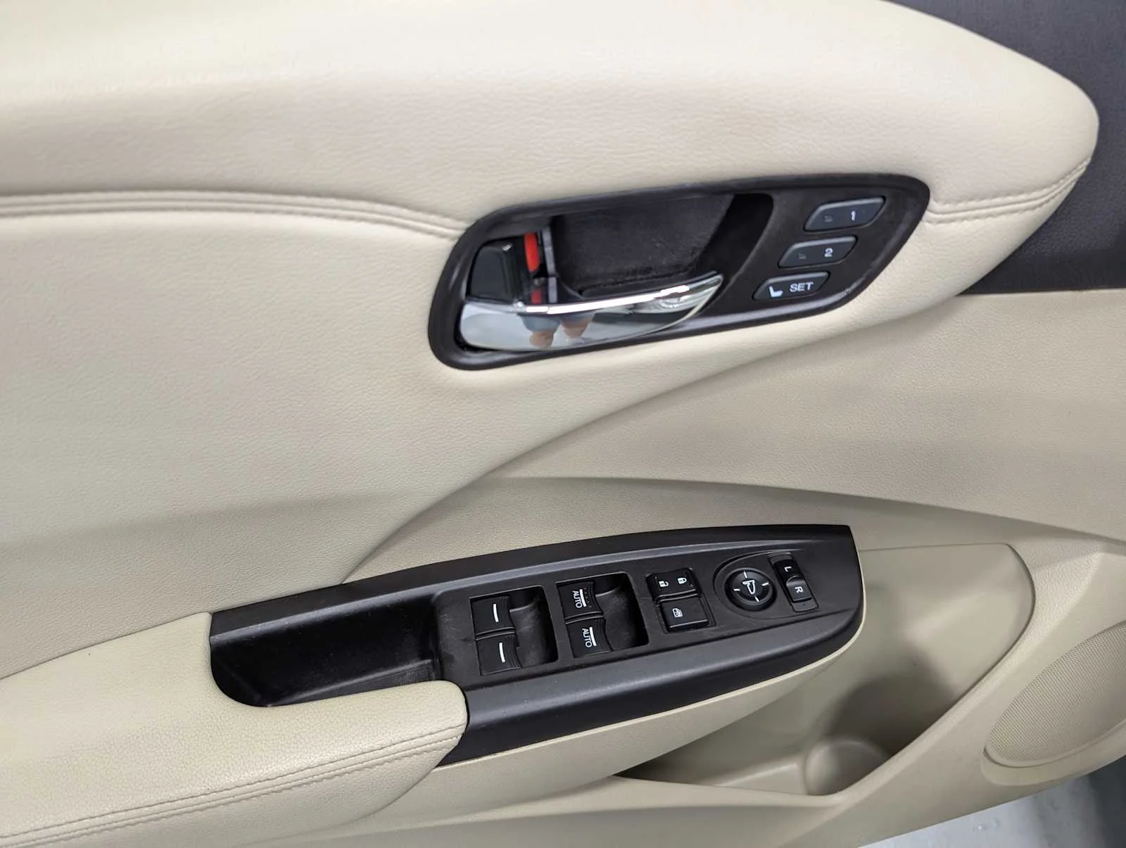 Used 2018 White Diamond Pearl Acura  image 38