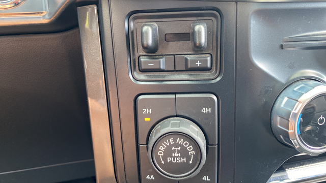 Used 2023 Carbonized Gray Metallic Ford Lariat image 20