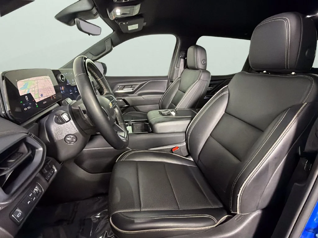 Used 2025 Riptide Blue Metallic Chevrolet LT - Extended Range image 17