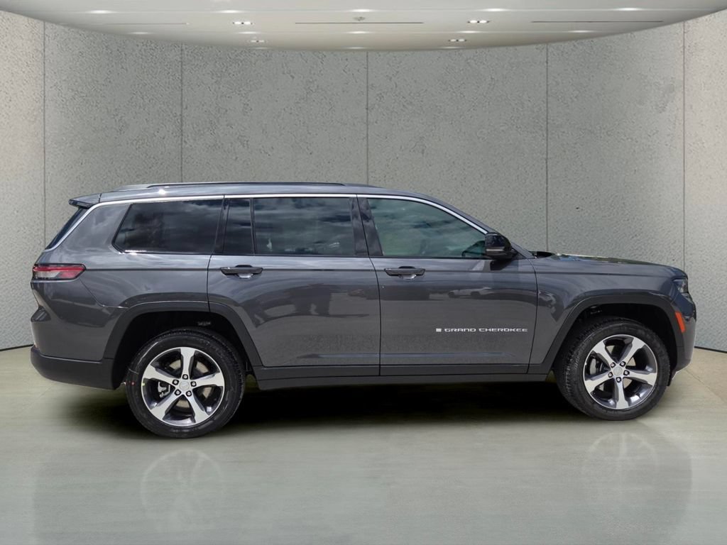 New 2026 Baltic Gray Metallic Clear-Coat Exterior Paint Jeep Limited image 3