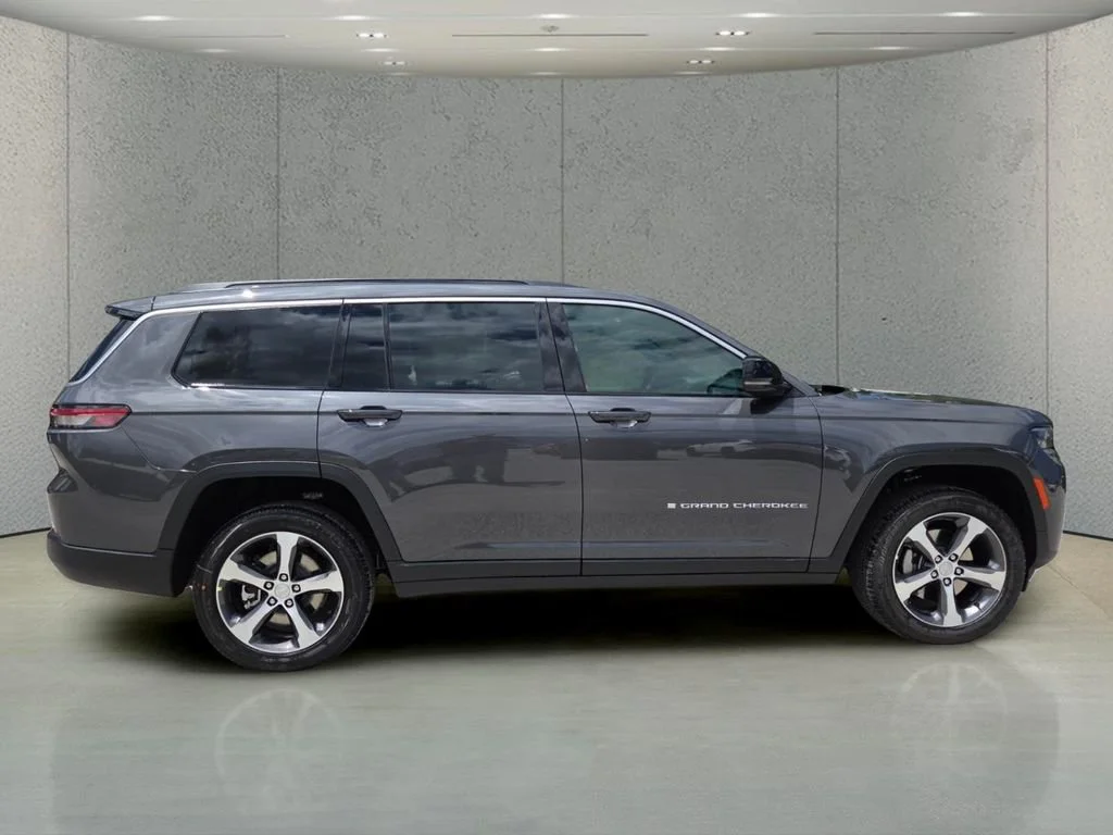 New 2026 Baltic Gray Metallic Clear-Coat Exterior Paint Jeep Limited image 3