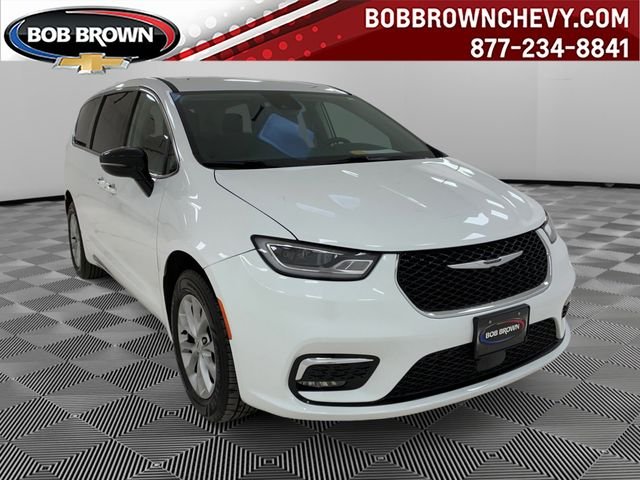 2024 Chrysler Pacifica Touring L AWD's photo