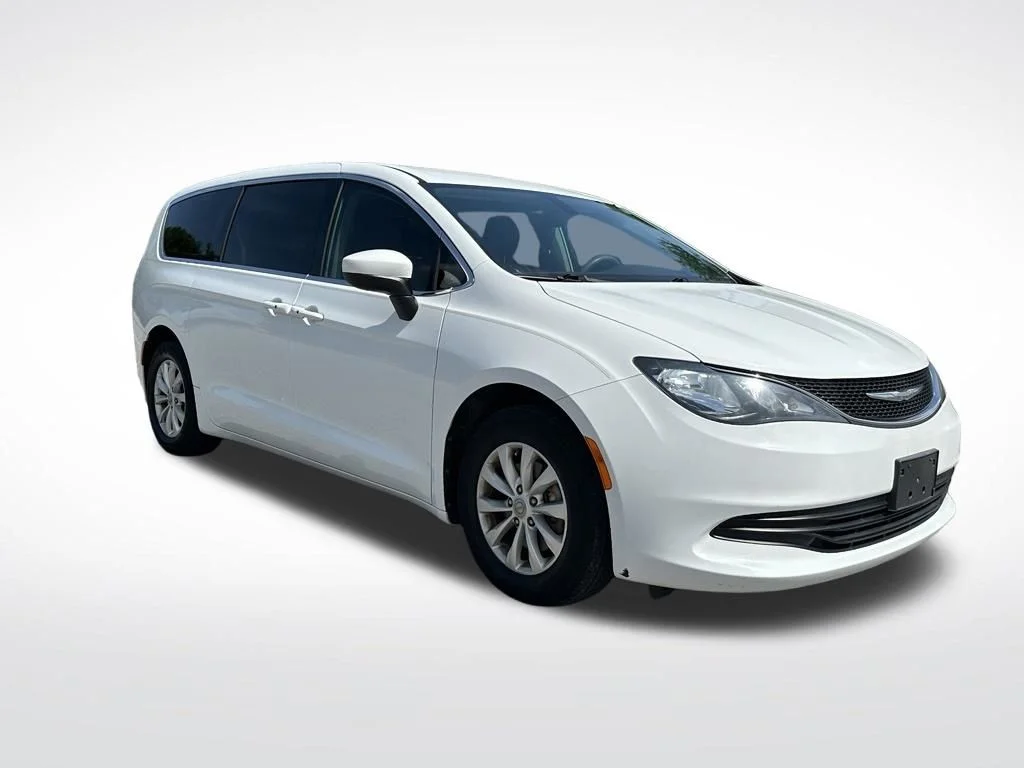 Used 2017 White Chrysler Touring image 9