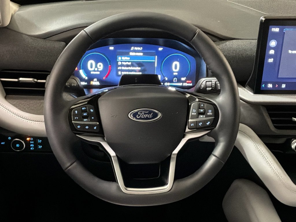 New 2026 Agate Black Metallic Ford Platinum™ image 10