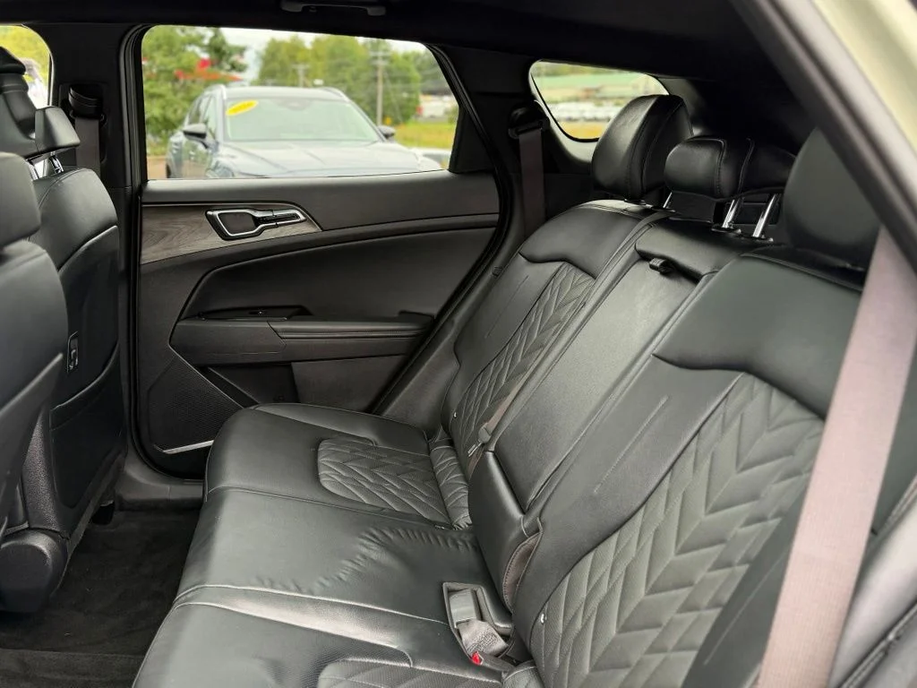 Used 2025 Green Kia X-Line image 6