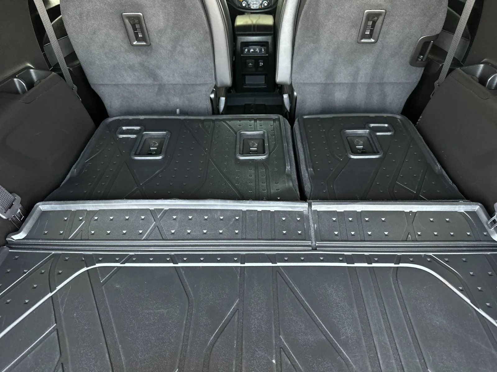 Used 2023 SUMMIT WHITE Chevrolet High Country image 16