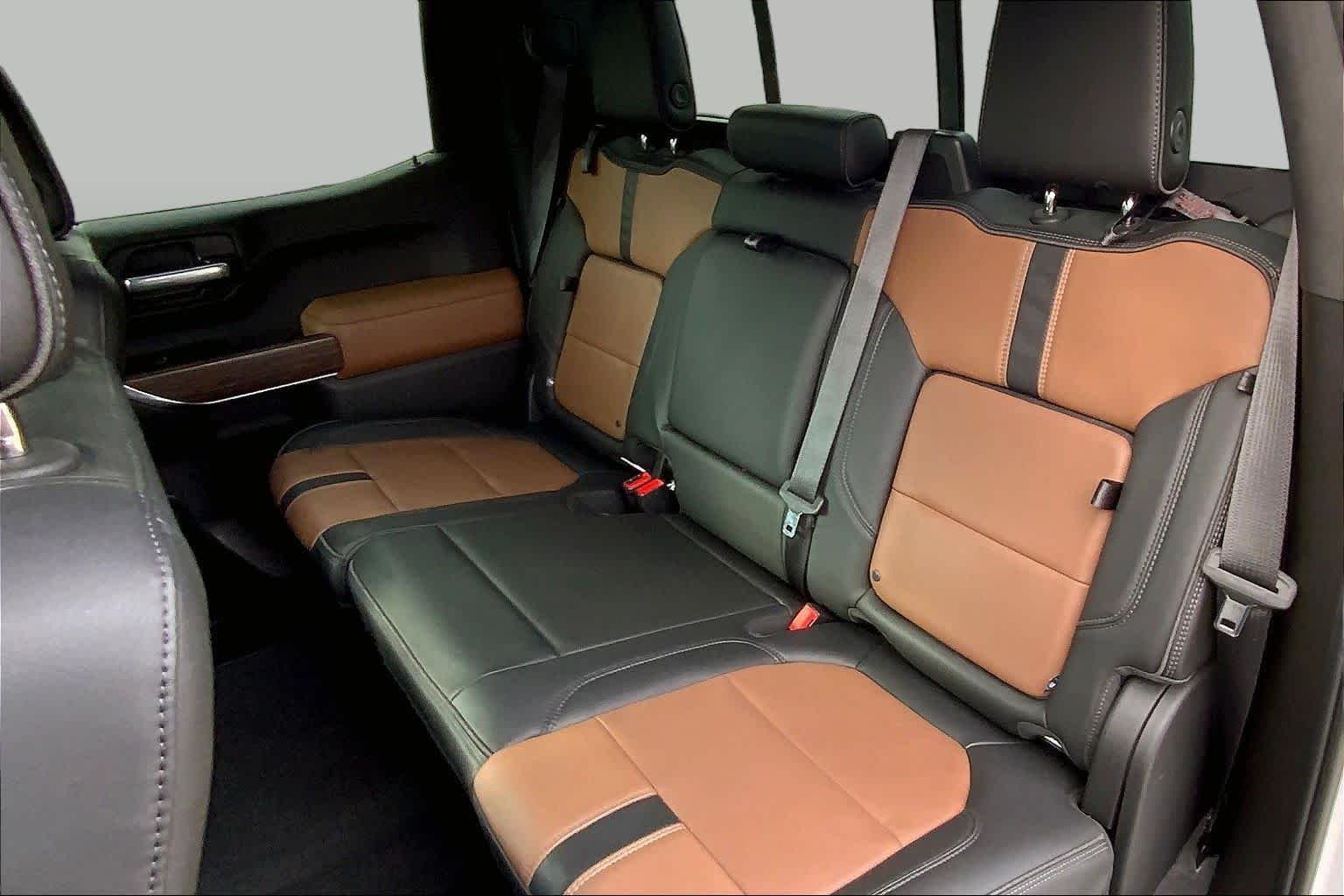 Used 2019 Iridescent Pearl Tricoat Chevrolet High Country image 18