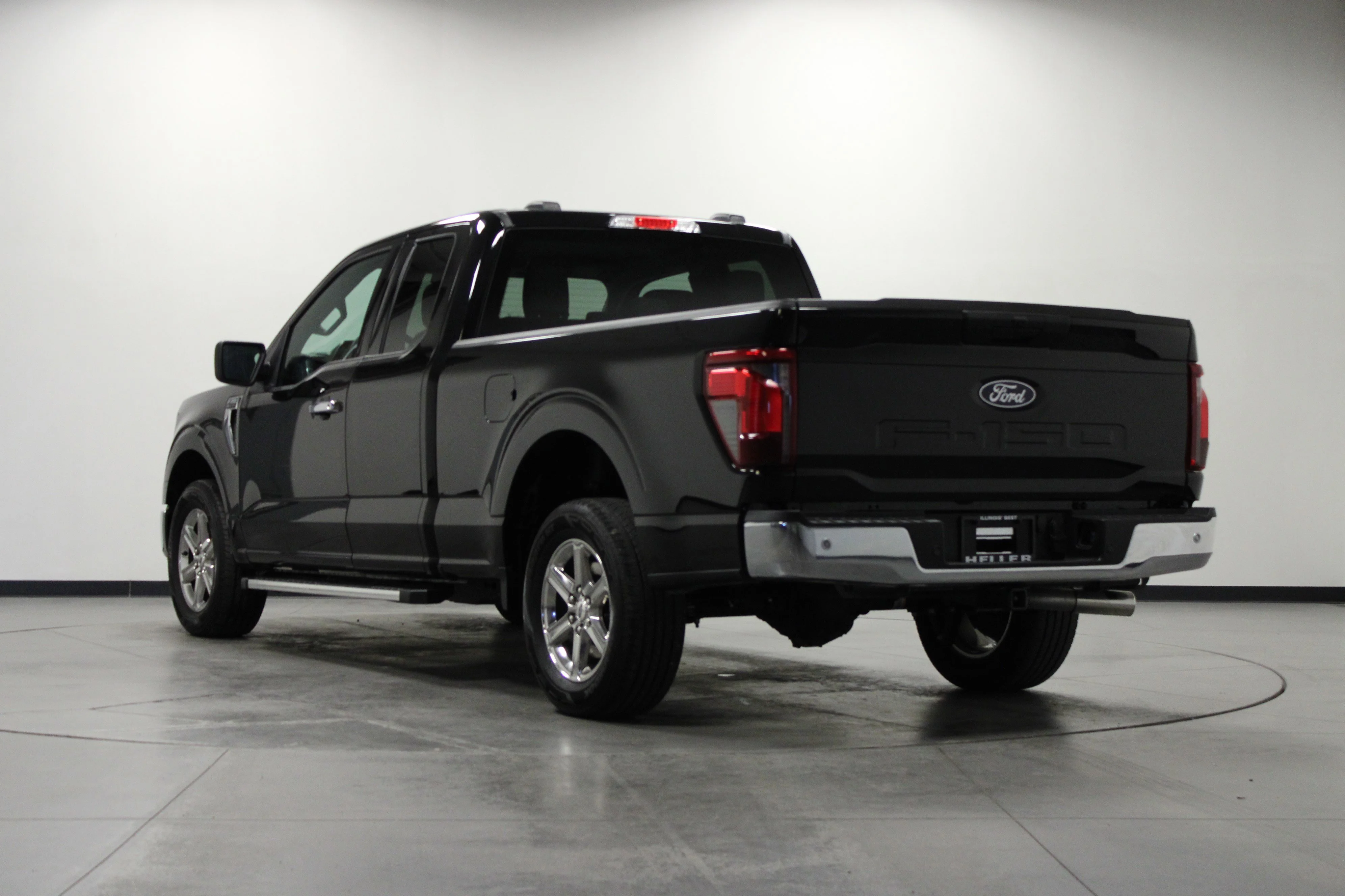 Used 2025 Black Metallic Ford XLT image 6