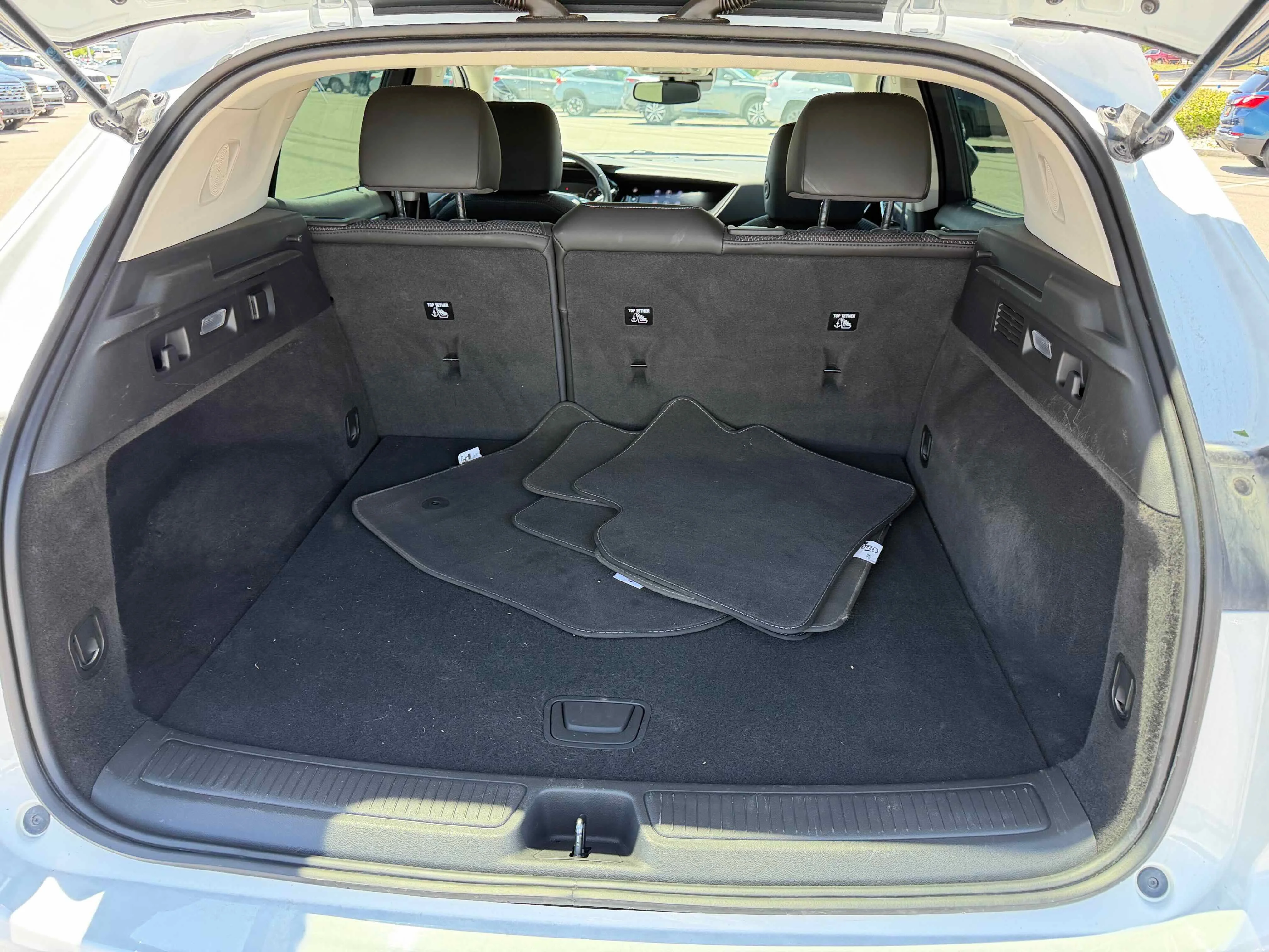 Used 2022 Summit White Buick Preferred image 30