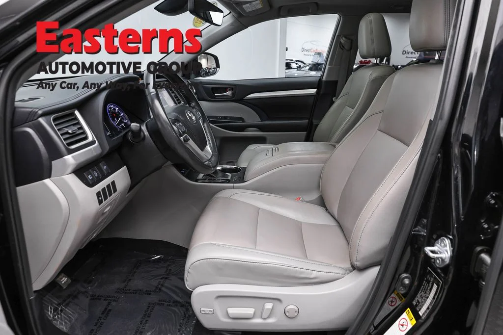 Used 2019 Black Toyota XLE image 14