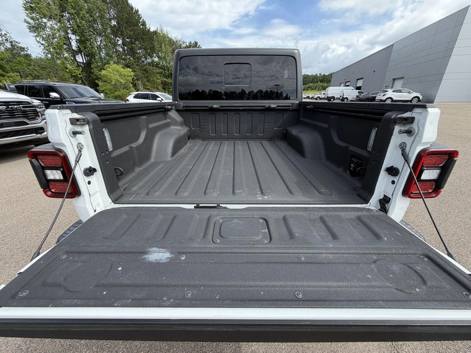Used 2020 Bright White Clearcoat Jeep Rubicon image 19