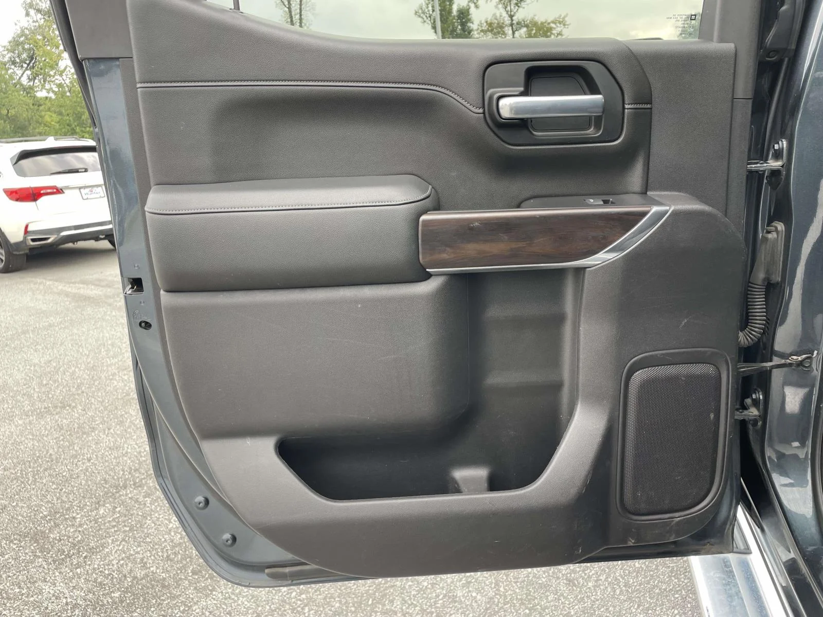 Used 2020 Dark Sky Metallic GMC SLT image 2
