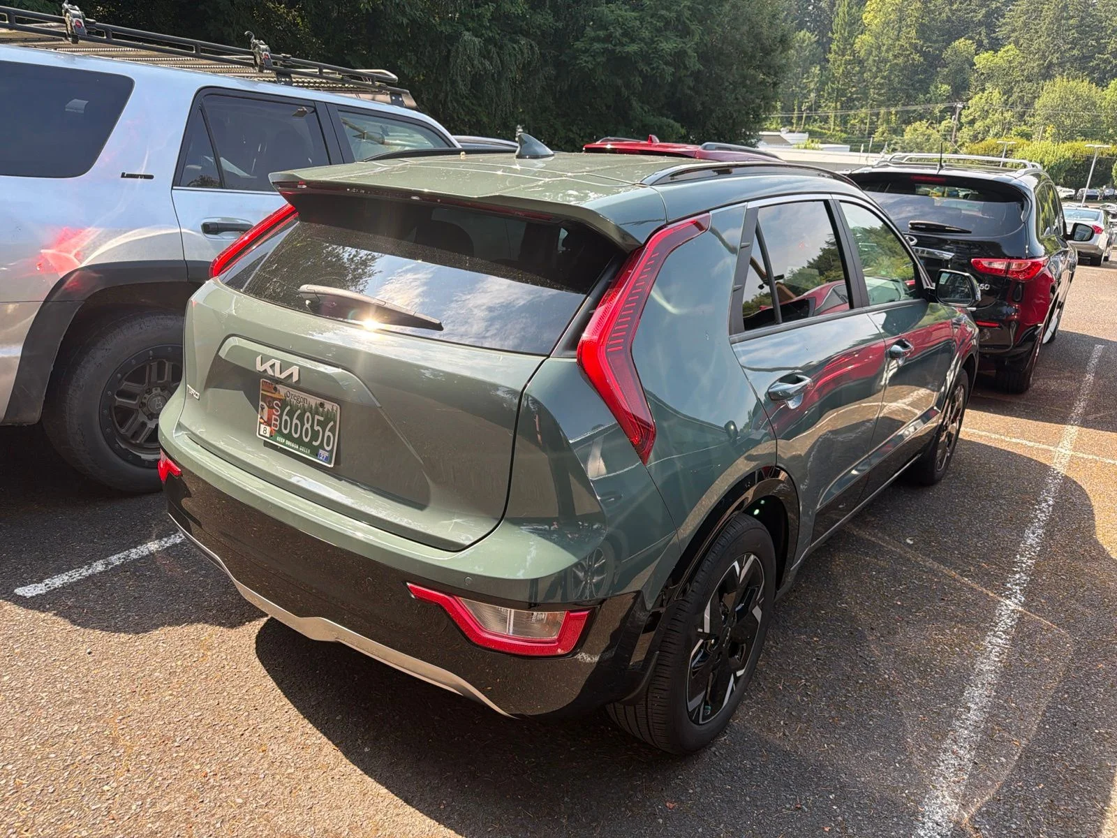 Used 2023 Green Kia Wind image 4